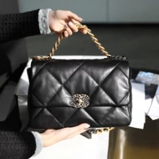 샤넬 19백 라지 램스킨 블랙 골드