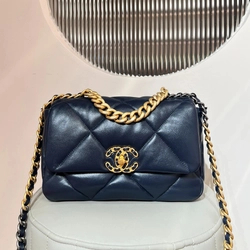 샤넬 19백 미디움 램스킨 네이비 골드