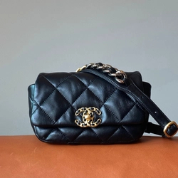 샤넬 19백 미니 램스킨 블랙 골드