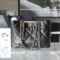 샤넬 19 쇼퍼백 램스킨 블랙 골드