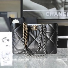 샤넬 19 쇼퍼백 램스킨 블랙 골드