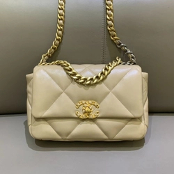 샤넬 19백 미디움 램스킨 베이지 골드