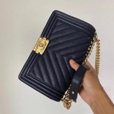 샤넬 보이백 쉐브론 미디움 캐비어 네이비 골드