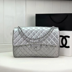 샤넬 트래블 맥시 클래식 램스킨 실버 메탈릭 은장