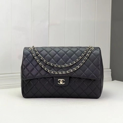 샤넬 트래블 맥시 클래식 캐비어 블랙 골드