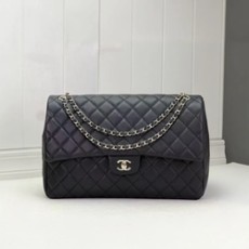 샤넬 트래블 맥시 클래식 캐비어 블랙 골드