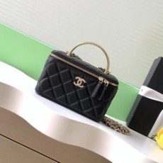 샤넬 25FW 베니티 체인 코스메틱  AP4842