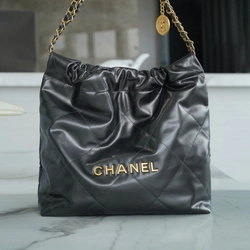 샤넬 22백 스몰 카프스킨 블랙 골드