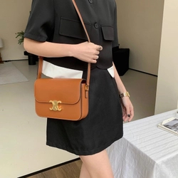 셀린느 클래식 카프스킨 트리옹프백