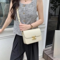 셀린느 클래식 카프스킨 트리옹프백