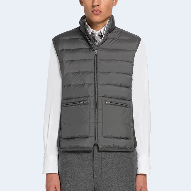 톰브라운 울트라 라이트 나일론 테크 퍼텔 넥 다운 베스트