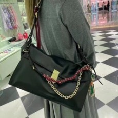 프라다 소프트 사운드 가죽 숄더백 블랙 최신상