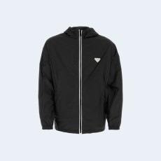 프라다 리나일론 에나멜 트라이앵글 로고 자켓 블랙