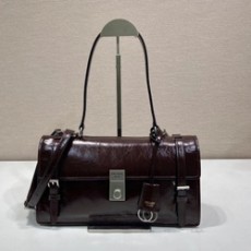 프라다 글로시 피니시 레더 워크 1BN026