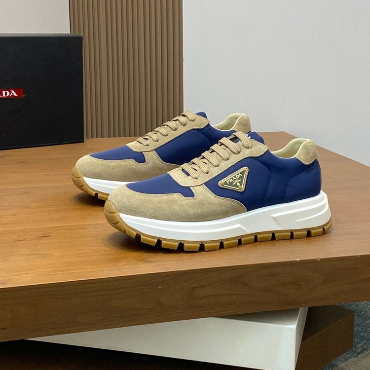 프라다 프랙스 01 가죽 스니커즈 블루