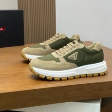 프라다 프랙스 01 가죽 스니커즈 카키