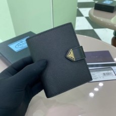 프라다 사피아노 크로스해치 삼각 로고 반지갑