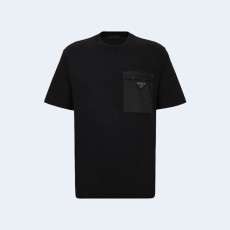 프라다 포켓 디테일 블랙 티셔츠