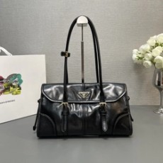 프라다 미디엄 가죽 숄더백 1BD376