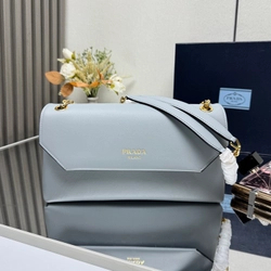 프라다 미디움 가죽 숄더 1BD371