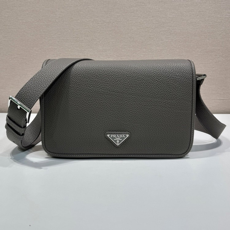 프라다 레더 삼각 로고 2VD075