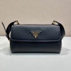 프라다 25FW 스몰 레더 숄더백 1BN022
