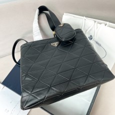 프라다 퀼팅 레더 토트백 1BG547