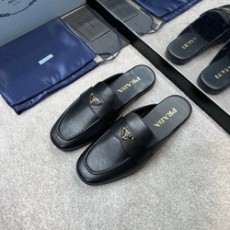 프라다 브러시드 로고 로퍼 뮬