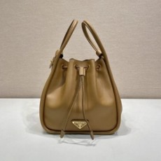 프라다 달링 레더 버킷백 1BE087