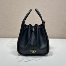 프라다 달링 레더 버킷백 1BE087