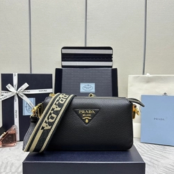 프라다 금장로고 레더 스트랩 숄더 1BH194