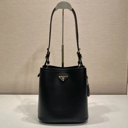 프라다 스파졸라토 미디엄 버킷 백 1BE080