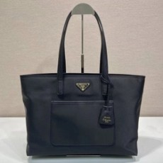 프라다 리에디션 1978 리나일론 미디움 1BG555