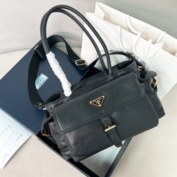 프라다 익스플로어 미디엄 레더 토트 1BG596